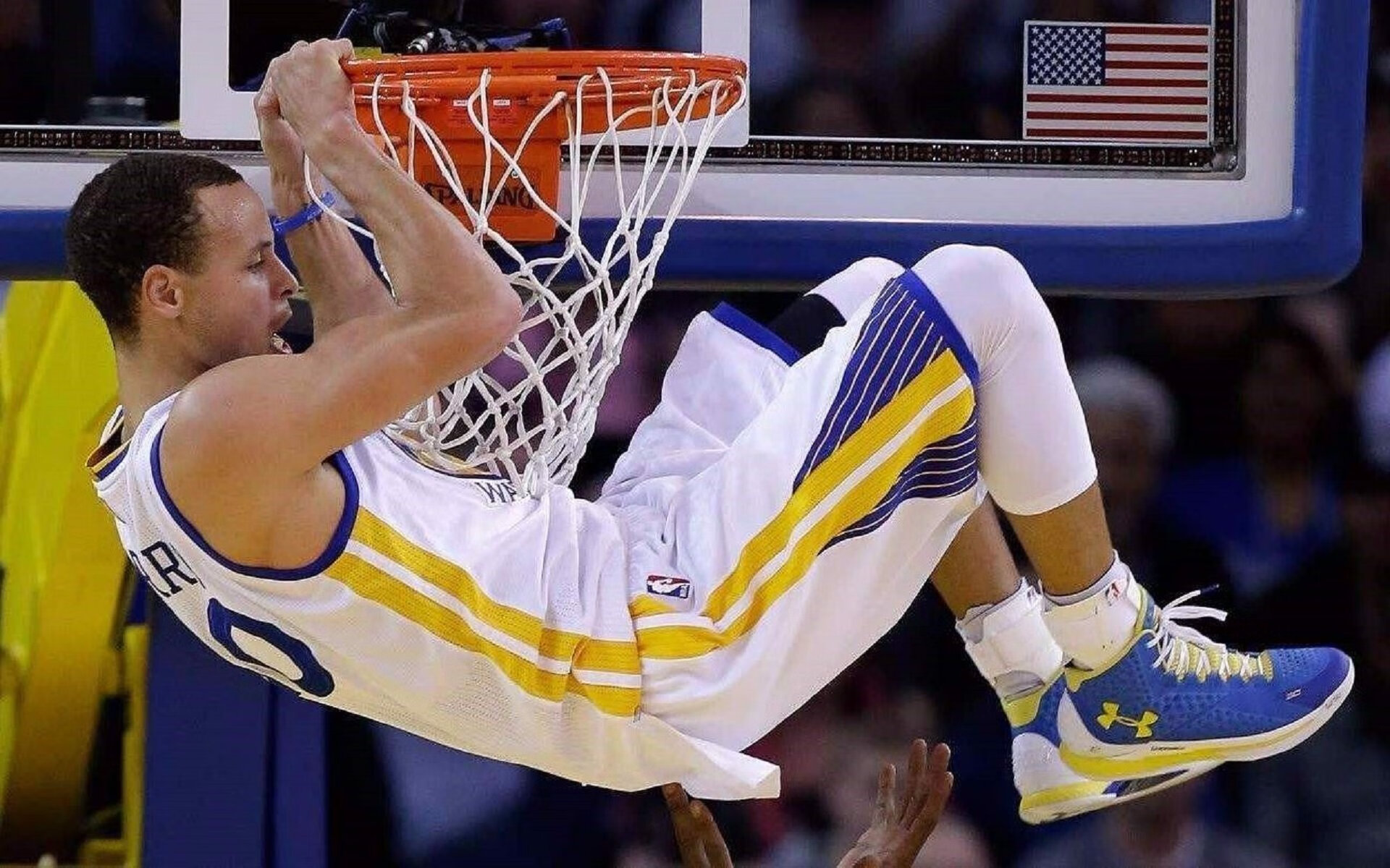 全球篮球烽火点燃：赛场明星璀璨绽放，nba全球篮球