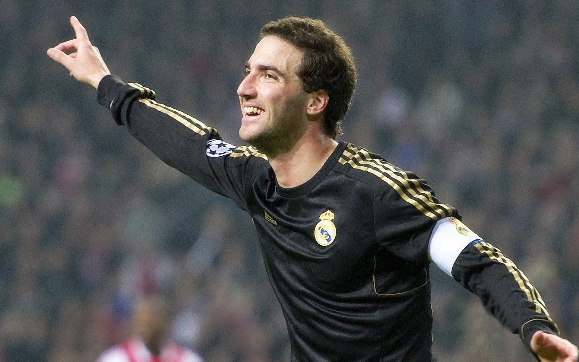 《Uzi：传奇归来，继续书写电竞新篇章》，电竞传奇uzi怎么解锁