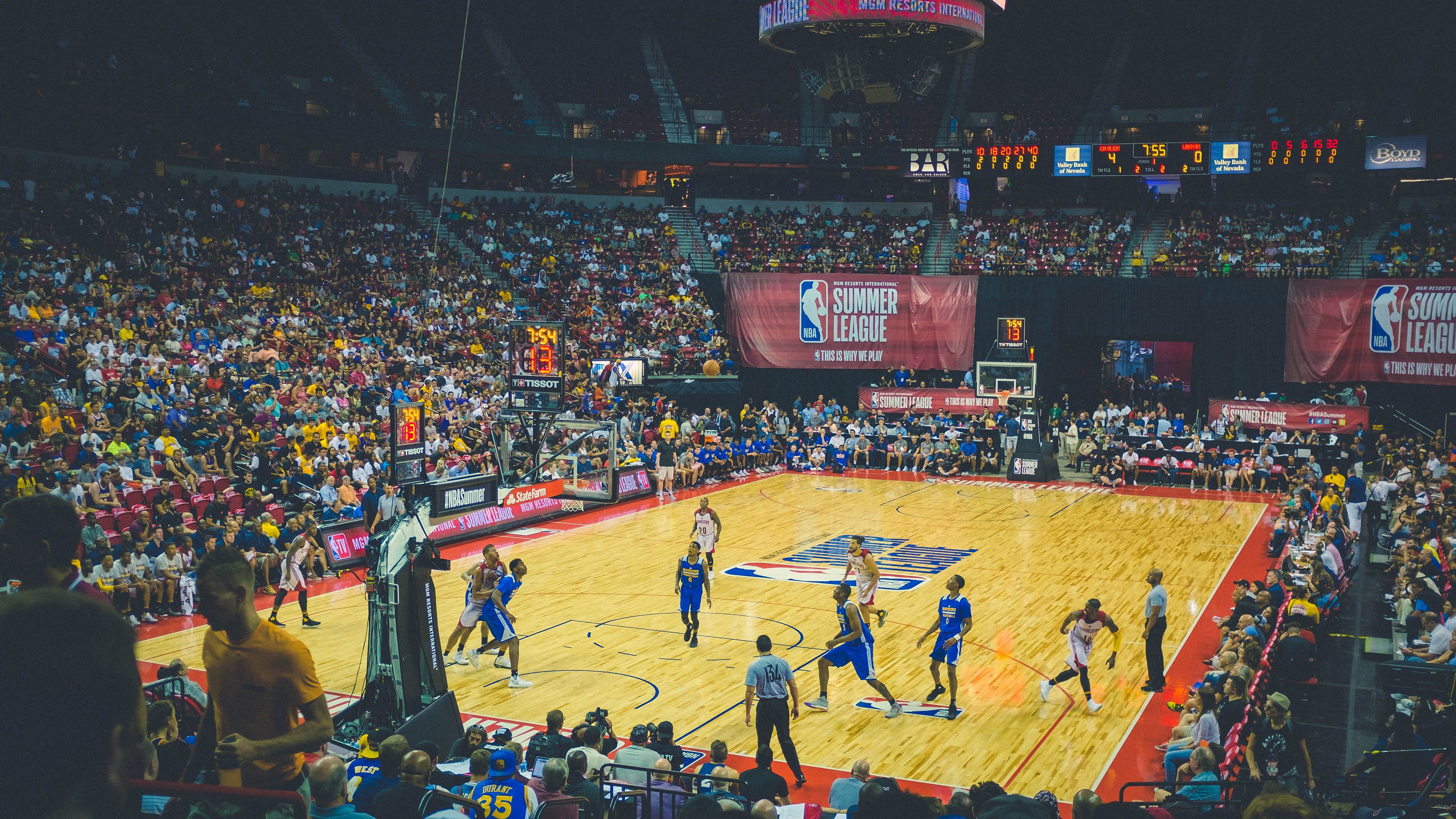 球迷热议：谁是本赛季MVP候选，本赛季常规赛mvp的人选